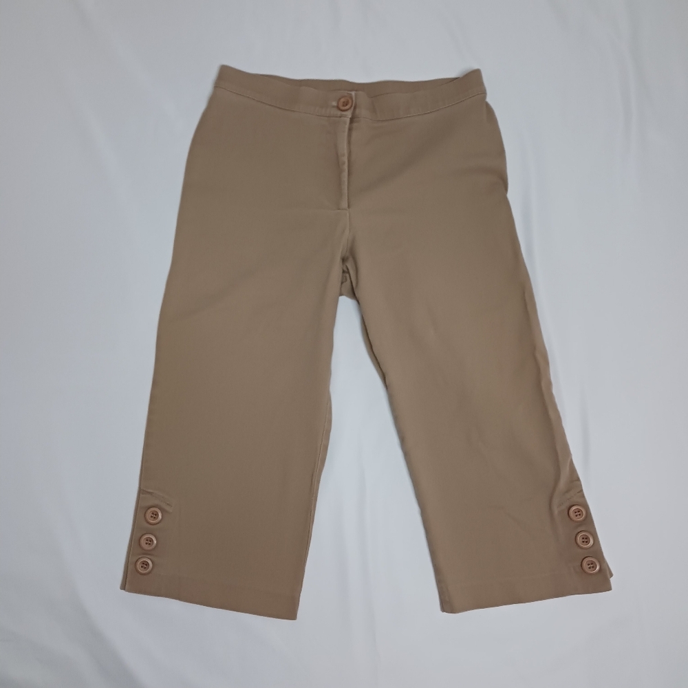 S.C. & Co. Petite Camel Twill Capris.
